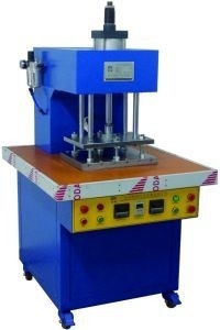 Macchina automatica di incisione di abbigliamento in TPU per indumenti