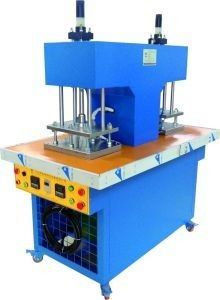 Un buon prezzo. Macchine digitali automatiche per l'imbossatura di abbigliamento in linea