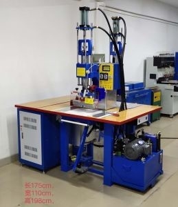 Macchina di stampa 3D in rilievo in PVC ad alta frequenza da 8 kW