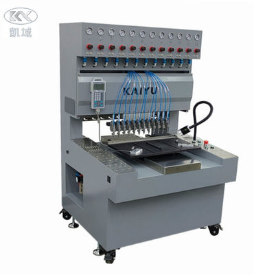 Un buon prezzo. 12 colori Soft PVC Keychain Machine per la produzione di cerotti ad alta precisione in linea