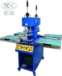 Un buon prezzo. Macchina industriale per l'imbossatura di camicie in silicone 3D per etichette di abbigliamento in linea