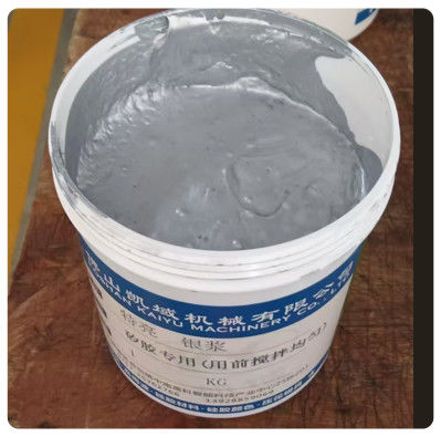 Preparare il substrato del tessuto per un'adesione ottimale con inchiostro di timbro di tessuto in silk screen dorato