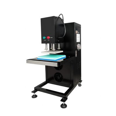 Un buon prezzo. Macchina per goffratura silicone da 2,5kW, con tensione di alimentazione 110V 220V e intervallo di temperatura 0°C - 300°C per goffratura precisa di superfici in silicone in linea